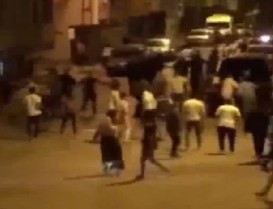 Başakşehir’de kalabalık iki grup birbirlerine sopa ve küreklerle saldırdı