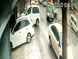 Başakşehir'de iki aracın çarpıştığı kaza kamerada