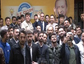 AK Parti Sözcüsü Ömer Çelik gençlerle bir araya geldi