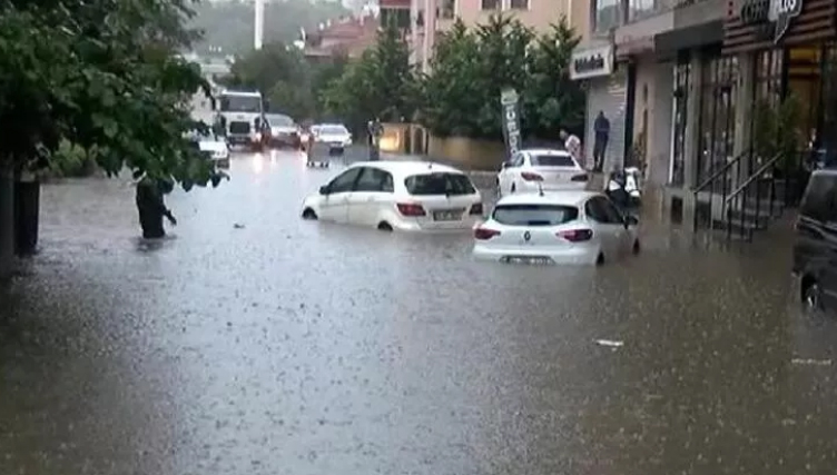 Uyarılar peş peşe geliyor! İstanbul'da kuvvetli sağanak yağış