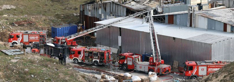 Başakşehir'de tekstil fabrikasındaki yangın söndürüldü