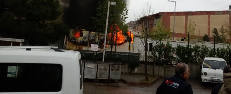 Başakşehir'de korkutan yangın