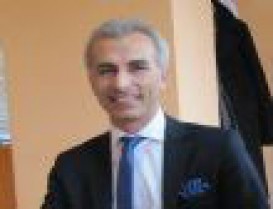Arı kovanına çomak sokmayan çocuk mu olurmuş!