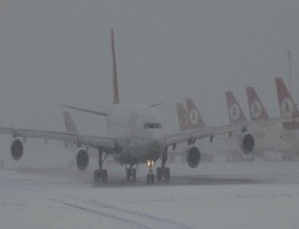  İstanbul Havalimanı'nda tüm uçuşlar kar nedeniyle durduruldu