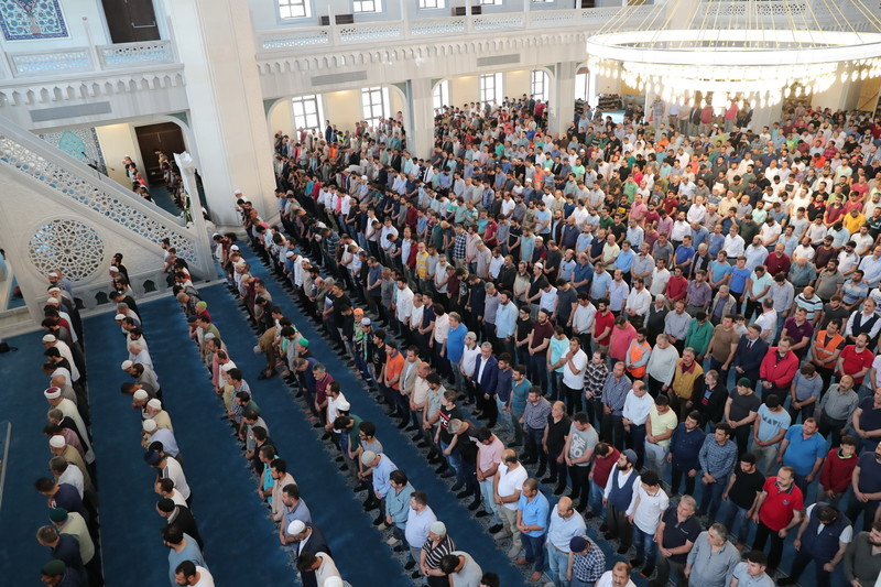 Başakşehir Merkez Camii ibadete açıldı