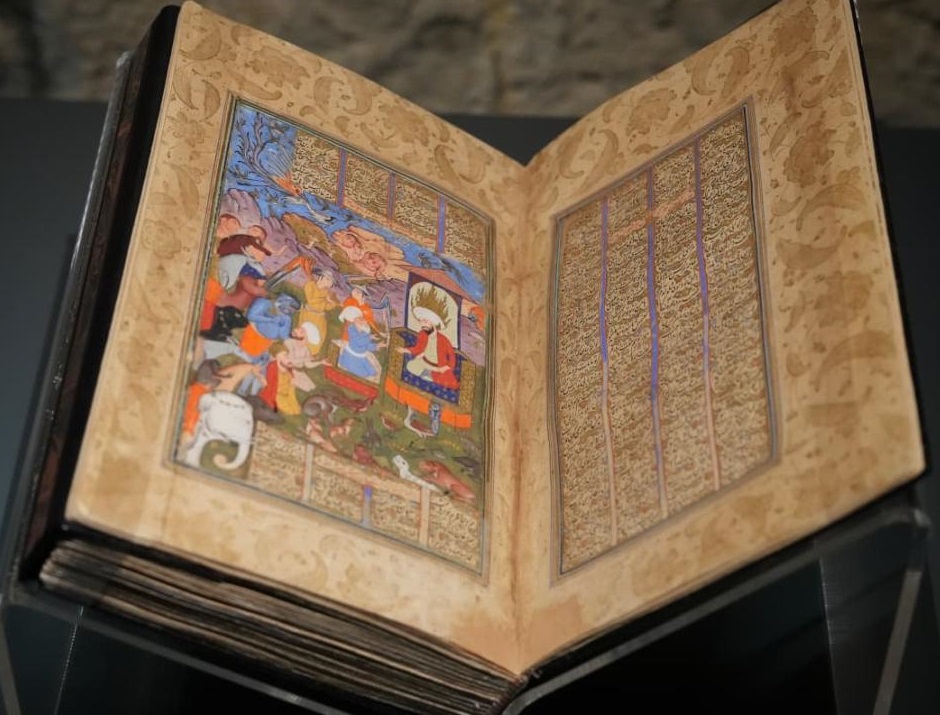 700 yıllık yazma eserler İstanbul'da bir araya geldi