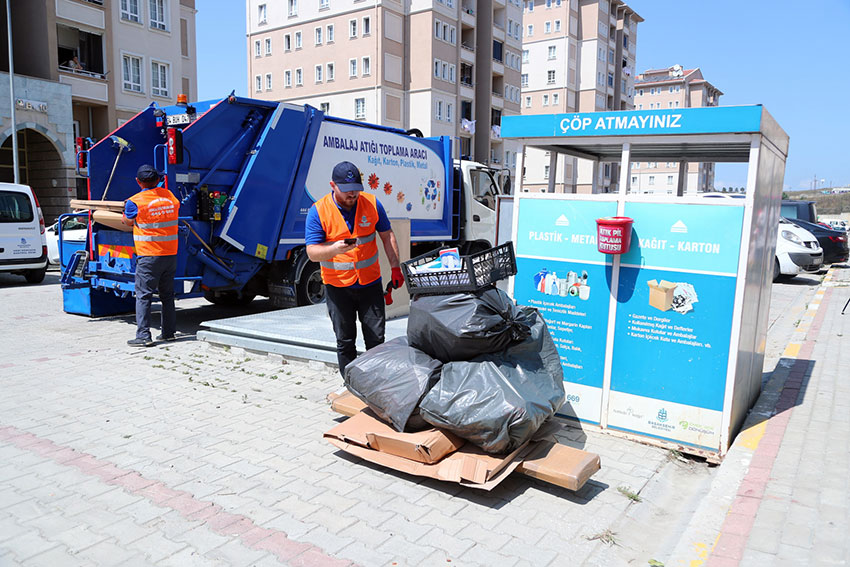 Başakşehir Belediyesi, “Atık Nakit” projesi ile atıkları para puana dönüştürüyor. 