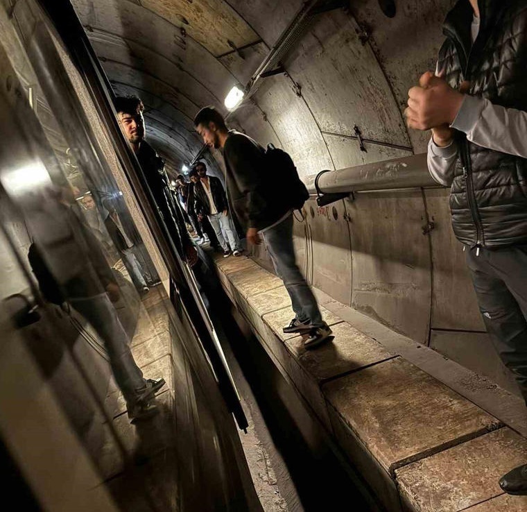 Kayaşehir metro arızalandı yolcular tünelde yürüdü