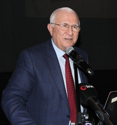 Öğrenciyi Öyle Özgürleştirdik ki, Öğretmeni Öğrencinin Ayağının Altına Verdik