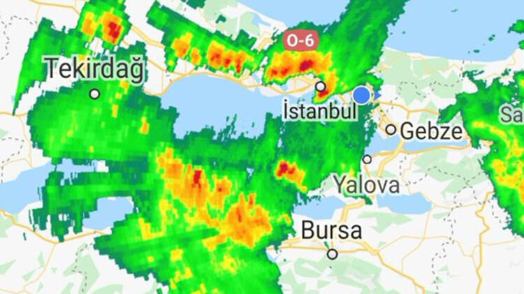 Başakşehiri etkisi altına alan yağış;  İstanbul'un bazı bölgelerinde dolu yağışına çatalcada hortum dönerek hayatı olumsuz etkiliyor