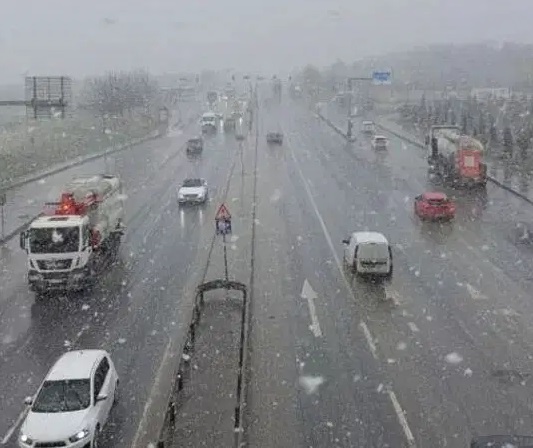 İstanbul'da Kar Yağışı: Okullar Tatil Edilen İstanbul'da Şaşırtan Trafik Oranı