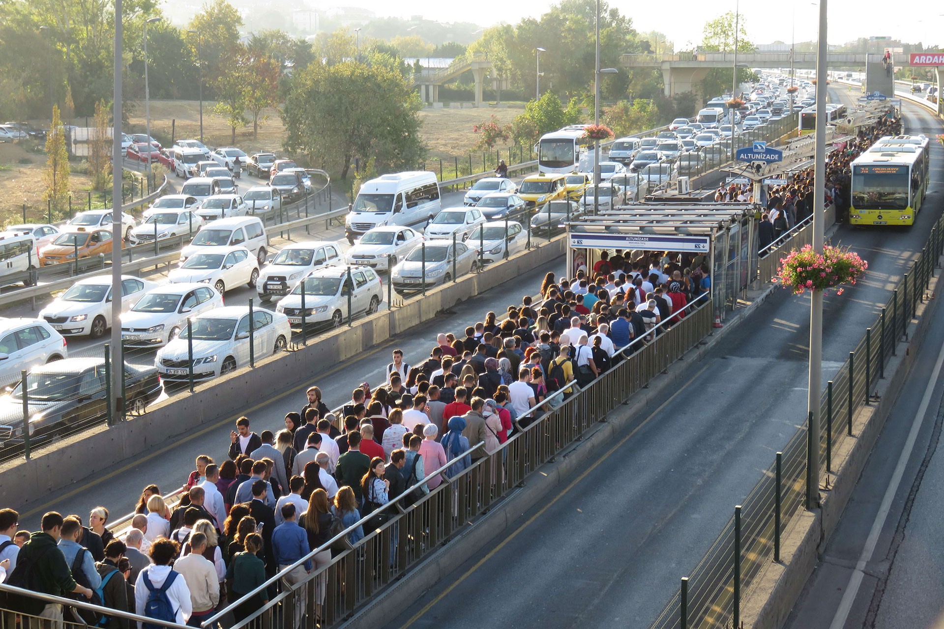 İBB’den metrobüs durakları arasında ulaşıma yüzde 79 zam