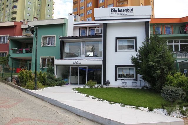 DİKKAT? GÜLÜMSEYİN!